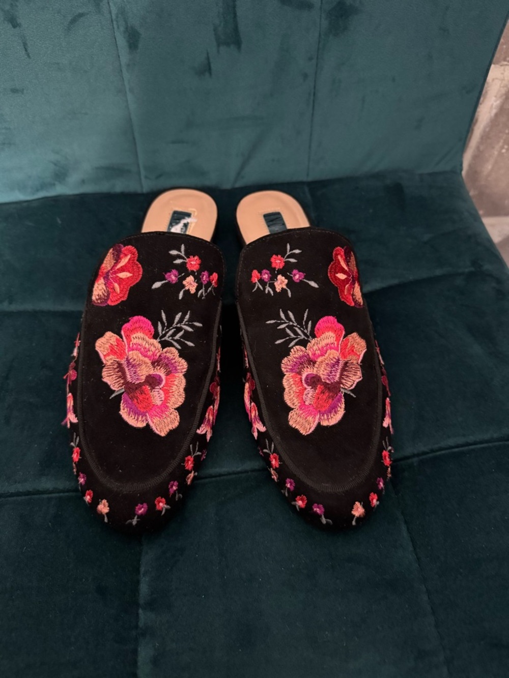INC International Concepts GANNIE 2 Floral Embroidered Mules Slip On Size 7 1/2